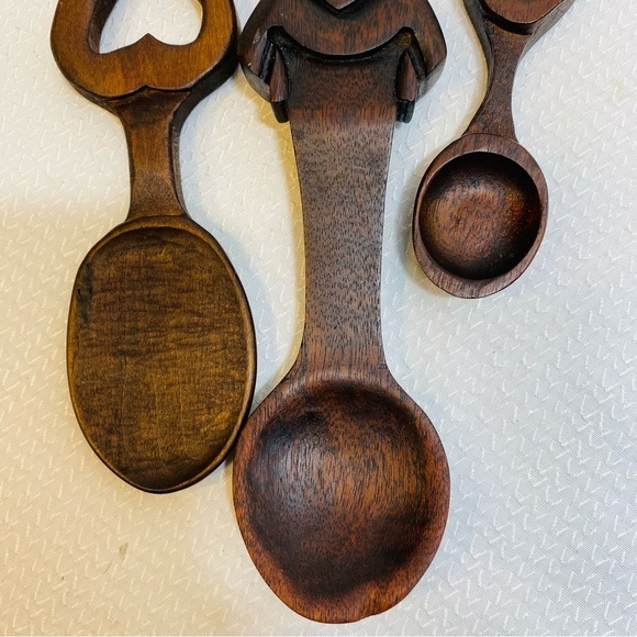 Set of 3 hand carved Welsh Love Spoons. Perfect for Valentine Day & Weddings - Picture 6 of 7